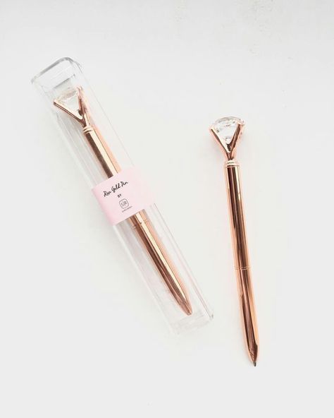 Rose Gold Pen, Great Love Quotes, Calligraphy Lessons, Funny Share, Diamond Pen, Gold Pen, Pen Collection, Background Wallpaper For Photoshop, School Accessories