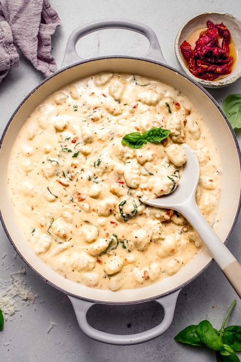 Tuscan Creamy Gnocchi (15-Minute Recipe!!!) - Platings + Pairings Gnocchi In Cream Sauce, Creamy Cheesy Gnocchi, Cheesy Gnocchi Recipes, Creamy Gnocchi Recipes, Best Sauce For Gnocchi, Gnocchi Alfredo, Creamy Gnocchi, Gnocchi Recipes Easy, Gnocchi Pasta