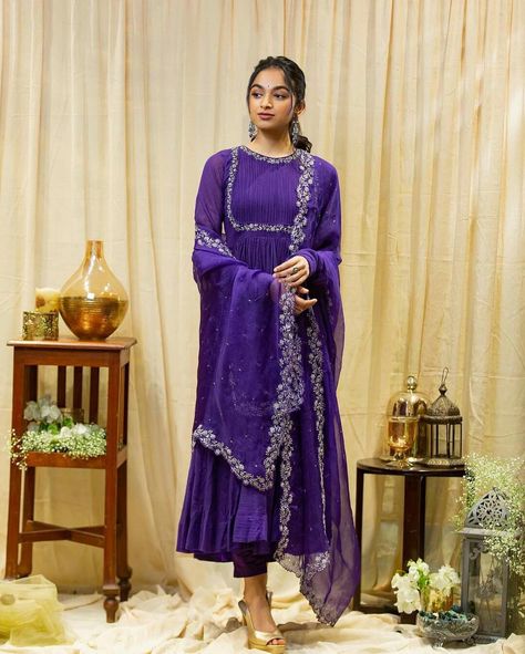 Purple Anarkali Suits, Traditional Anarkali Dresses, Long Frock Designs, Long Gown Design, Anarkali Dress Pattern, Fancy Sarees Party Wear, Stylish Short Dresses, Long Dress Design, Indian Dresses Traditional