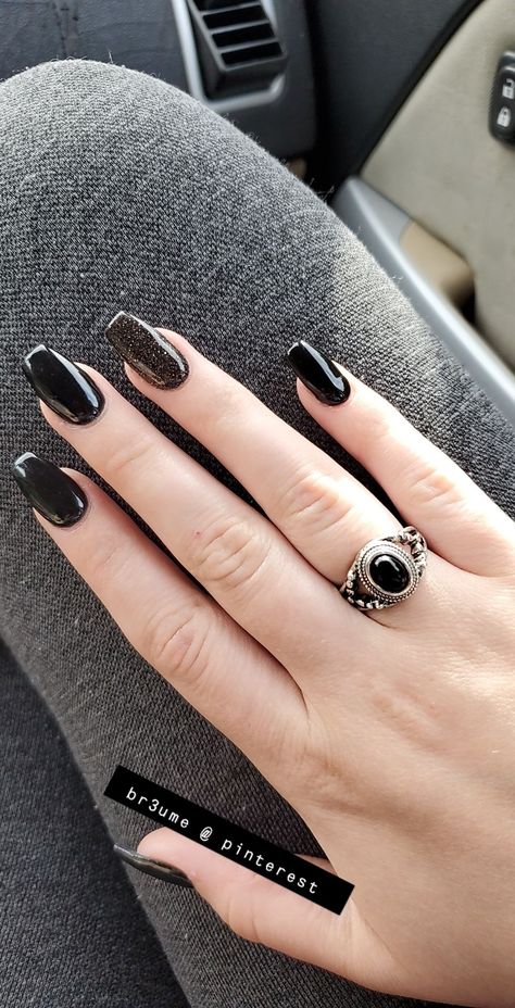 Black Nails Real Nail, Black Nails Powder Dip, Dark Witchy Nails, Dip Powder Nails Black, Dark Dip Powder Nails, Black Dip Nails Ideas, Black Dip Powder Nails, Black Dipped Nails Ideas, Black Dip Nails