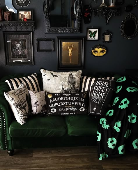 Green Gothic Living Room, Dark Cozy Apartment, Spooky Apartment, Halloween Decorations Vintage, Goth Living Room, Gothic Living Room, Goth Room, Home Refresh, Farmhouse Outdoor