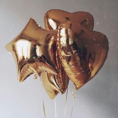 Birthday Aesthetic Balloons, Aesthetic Balloons, Birthday Aesthetic, Love Balloon, Birthday Girl Shirt, Husband Birthday, Girl Cakes, Birthday Surprise, Foil Balloons