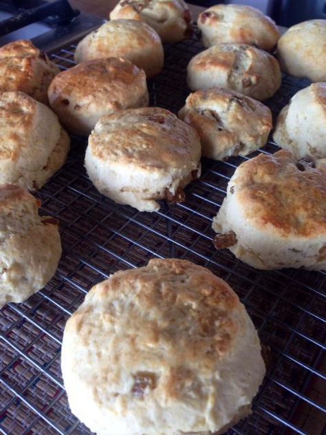 English Scone, Making Scones, British Scones, Cooks Illustrated Recipes, English Scones, Cooks Country Recipes, How To Make Scones, Tea Drops, Tea And Crumpets