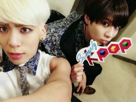 🎀🤍 on Twitter: "my emo linkin park lover duo 🖤 https://t.co/reFyFypnEh" / Twitter Jonghyun Taemin, Akdong Musician, Shinee Debut, Onew Jonghyun, Shinee Minho, U Kiss, Kim Kibum, Choi Minho, Dance Routines