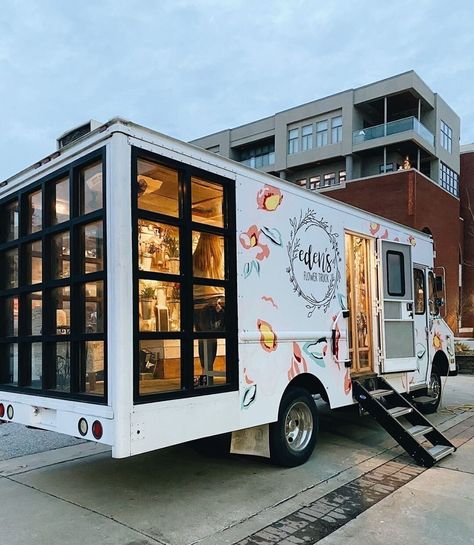 Trailer Shop Ideas, Mobile Grocery Store, Aesthetic Food Truck Design, Diner Food Truck, Box Truck Boutique, Box Trailer Boutique, Mobile Retail Trailer, Mobile Bookstore Trailer, Aesthetic Food Truck