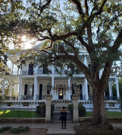 Louisiana Mansion, New Orleans Mansion, Victorian Mansions, Beautiful Houses, French Farmhouse, Louisiana, Mansion, New Orleans, Beautiful Homes