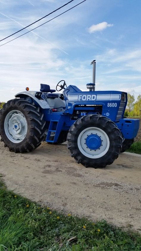 Old Ford Tractors, Tractors Pictures, Mustang Car Aesthetic, Most Reliable Suv, Old John Deere Tractors, Tractor Barn, 2024 Ford Mustang, Tokyo Drift Cars, Tractor Photos