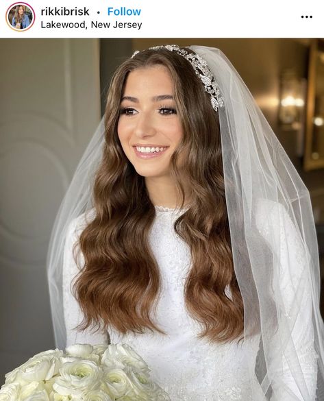 Wavy Hair With Veil, Romantic Wavy Hair, Wine Shoot, Bride Hairstyles With Veil, Double Headband, Black Kittens, Bride Headband, Veil Hairstyles, Bridal Hairstyle