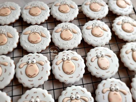 Sheep Cookies Decorated, Royal Frosting, Fancy Napkin Folding, Royal Icing Sugar, Decorator Frosting, Roll Cookies, Dog Cookies, Fancy Cookies, Creative Cookies