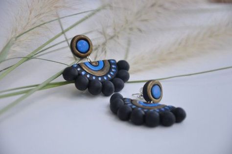 Indian jewelry Blue gold earring chandelier, blue polymer clay ... Chandelier Blue, Jewellery Simple, Funky Jewellery, Blue Polymer Clay, Quilled Earrings, Terracotta Jewellery Designs, Terracotta Earrings, Earrings Ideas, Handmade Clay Jewelry