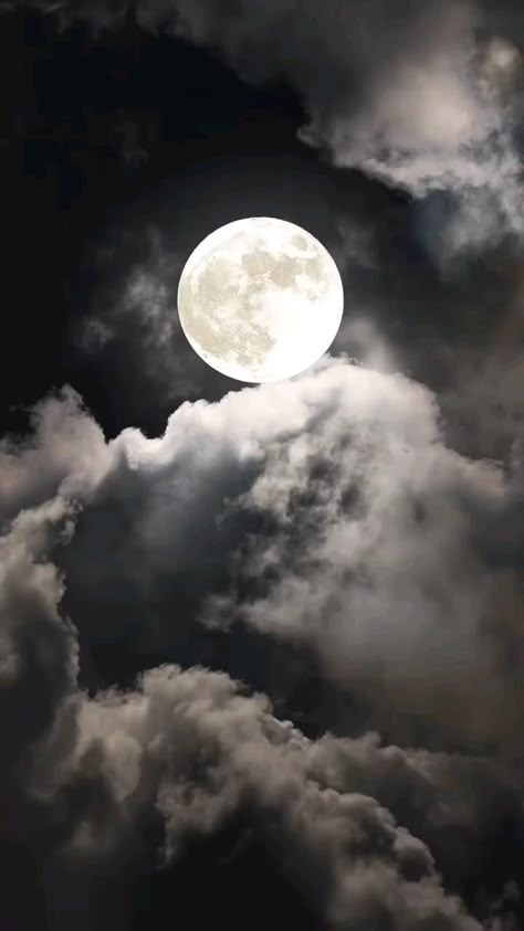 Full Moon Images Beautiful, Dark Moon Background, Moon Video Aesthetic Moonlight, Moon Aesthetic Video, Full Moon Video, Moon Videos, Shiv Mahadev, Full Moon Energy, Beautiful Moon Pictures