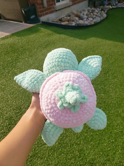 adorable strawberry turtle :) https://www.etsy.com/ca/shop/SEHCrochet?ref=shop-header-name&listing_id=1551096056 Strawberry Turtle Crochet, Crochet Strawberry Turtle, Crocheted Plushies, Strawberry Turtle, Crocheted Turtle, Friends Crochet, Turtle Crochet, Ocean Friends, Crochet Plushies