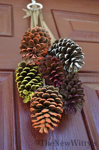 Pinecone Door Decor for Thanksgiving Easy Diy Thanksgiving Decorations, Harvest Crafts, Easy Diy Thanksgiving, Painted Pinecones, Diy Pinecone, Easy Fall Decor, Thanksgiving Decorations Diy, Fall Door Decorations, Diy Thanksgiving