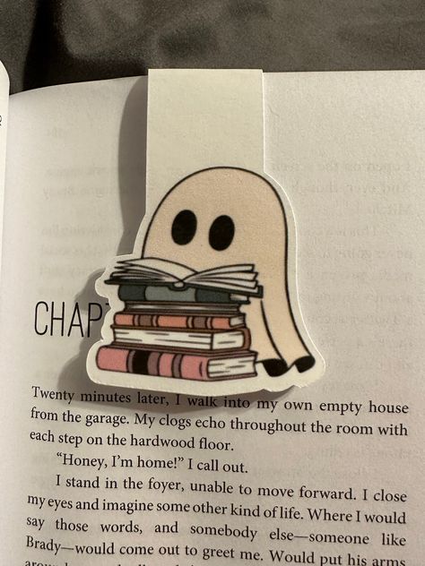 Magnetic Bookmark Ghost Reading stack of books Approx 3x3 inches - Folded Cute Ghost Bookmark, Halloween Bookmark Ideas, Book Mark Drawing, Book Mark Ideas Creative, Easy Bookmark Ideas, Cute Bookmark Ideas, Ghost Bookmark, Book Mark Ideas, Fun Bookmarks