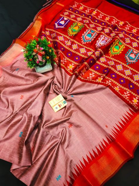 *Pure raw silk handloom all over body booti temple border dolabedi pallu saree with contrast blouse* 🌼Pure raw silk saree 🌼Silk mark certified 🌼Handloom weaved *Price - 3950/- only #dfeminineshoppeestore DM for orders!!!!!!!. Dr Neeta sharma -8827366281 Saree With Contrast Blouse, Raw Silk Saree, Saree Silk, Contrast Blouse, Handloom Saree, Raw Silk, Silk Saree, Silk Sarees, Temple