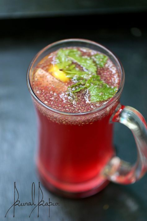 RoohAfza Lemon Drink | Rose Mojito - Chef Kunal Kapur Roohafza Drink, Roohafza Recipe, Rooh Afza, Rose Syrup, Lemon Drink, Juice Drinks, Fruit Drinks, Culinary Skills, Fat Burning Drinks