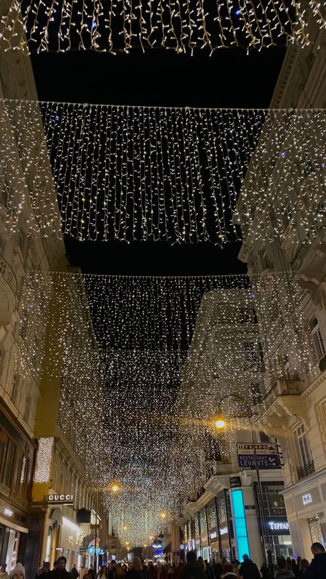 Vienna Christmas Aesthetic, Wien Christmas, December Aesthetic, Vienna Christmas, Traveling Aesthetic, Winter 23, Aesthetic Christmas, Christmas Travel, Winter Pictures