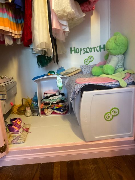 Build A Bear Frog Room, Build A Bear Room, Frog Room Ideas, Frog Build A Bear, Frog Bedroom, Build A Bear Frog, Fluffy Stuffed Animals, Frog House, Build A Bear Outfits