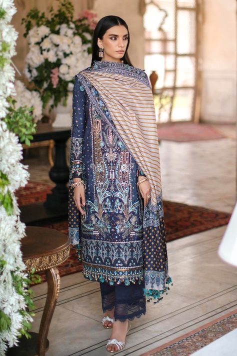 SANA SAFINAZ UK | Sana Safinaz Winter Shawl 2020 Collection now available at Lebaasonline-SALE. Fuchsia Wedding, Pakistani Suits Online, Unstitched Dress Material, Luxury Winter, Winter Shawl, Sana Safinaz, Suit Fabric, Luxury Collection, Silk Dyeing