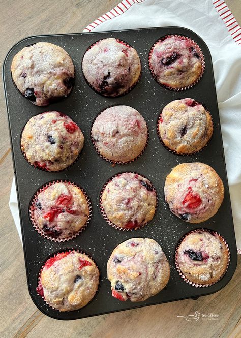 Bisquick Muffins Recipes, Bisquick Muffin Recipes, Muffins With Bisquick, Bisquick Banana Muffins, Bisquick Blueberry Muffins, Bisquick Muffins, Bisquick Breakfast, Bisquick Biscuits, Mixed Berry Muffins