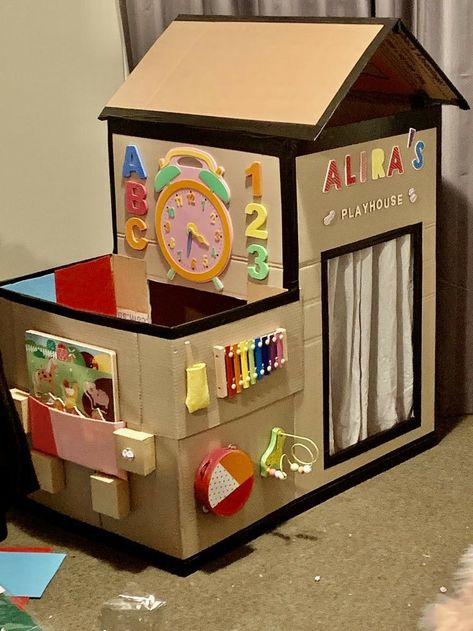 Cardboard Playhouse Diy, Diy Cardboard House For Kids, Cardboard Box Playhouse Diy, Cardboard Play House, Playhouse Cardboard, Cardboard Fort, Diy Cardboard Playhouse, Cardboard Houses For Kids, Daughters First Birthday