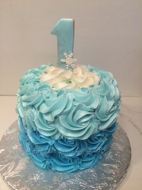 Frozen theme smash cake Frozen Smash Cake 1st Birthdays, Winter Theme Smash Cake, Frozen 1st Birthday Cake, Frozen Smash Cake Ideas, Winter Smash Cake Boy, Frozen Smash Cake, Winter Smash Cake, Winter Wonderland Smash Cake, Frozen First Birthday