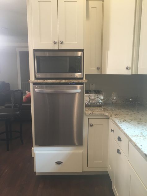 Elevated built in dishwasher Dishwasher Built In Cabinet, Elevated Dishwasher Kitchens, Raised Dishwasher Cabinet, Raised Dishwasher Ideas, Washing Machine Cabinet Ideas, Dish Washer In Kitchen, Dishwasher Cabinet Ideas, Elevated Dishwasher, Raised Dishwasher