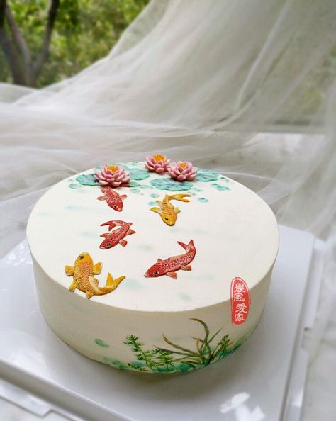 Koi Fish Cake Design, Fish Design Cake, Fish Cake Design, Koi Fish Cake, Koi Cake, Goldfish Cake, Cake Arch, Cny Cake, Victoria Cake