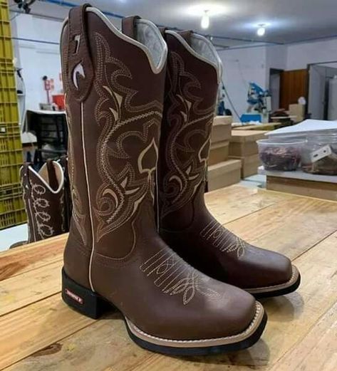 Cowboy Boots In The Air, Vaquero Boots Women, Cowgirl Boots Square Toed Ariat, Boots Vaqueras, Cowboy Boots Mexican, Quince Boots, Mexican Boots For Women, Mexican Botas, Ariat Boots Women's