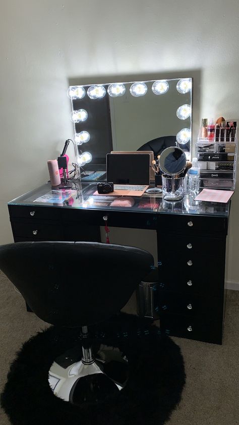 Black Makeup Vanity Ideas, Black Vanity Room Ideas, Black Vanity Bedroom Ideas, Black Vanity Ideas Bedroom, Black Vanity Aesthetic, Vanity Ideas Bedroom Black, Black Vanity Bedroom, Black Vanity Ideas, Black Room Decor Bedroom