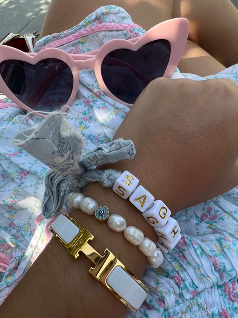 Love Shack Fancy Bracelet, Loveshackfancy Bracelets, Lsf Aesthetic, Preppy Bracelet Stack, Preppy Jewlery, Inspi Makeup, Loveshackfancy Skirt, Hermes H Bracelet, Pink Heart Sunglasses