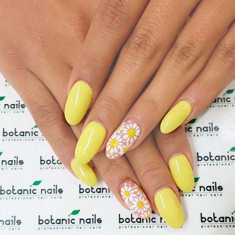 Simple And Sweet Chamomile Nail Art Botanic Nails, Yellow Nail Art, Nails Yellow, Nails Stiletto, Daisy Nails, Yellow Daisy, Super Nails, Ideas Nails, Trendy Nail Design