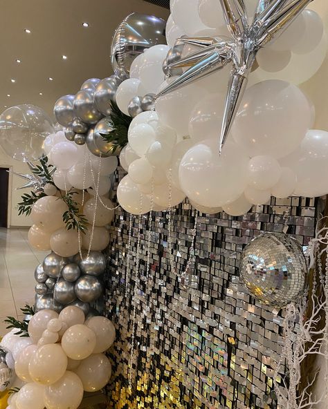 Shine bright like a diamond!💎 Elegance in the air!Our white and silver balloon decor is the perfect touch for any sophisticated event #Balloondecor #Whiteandsilver #Eventstyling #Luxuryevent #Partyplanning #partiesinlagos Silver And White Prom Decorations, Elegant Silver Drop For Party, White And Silver Disco Party, Silver White Balloon Decor, New Years Eve Balloon Back Drop White, Diamond Theme, Dance Decorations, Silver Balloon, Prom Decor