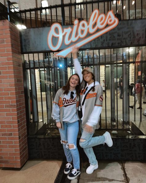 Orioles Game Outfit, Aesthetic Sunglasses, Orioles Baseball, Game Outfit, Poses Instagram, Baseball Games, Instagram Influencer, Gaming Clothes, Influencer