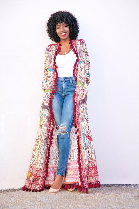 Printed Wrap Maxi Dress + Tank + High Waist Ripped Jeans Arabic Outfit, Long Suit, Abaya Design, Style Pantry, Ethno Style, Kimono Outfit, Mode Kimono, Summer Coats, Mode Casual