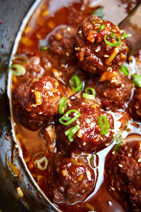 Asian meatballs, cooked in a Crock Pot, tender, juicy and delicious. | cravingtasty.com Asian Meatball Sauce, Meatballs Asian Style, Beef Balls Recipe, Meatball Sauce Recipe, Meatballs Asian, Meatball Recipes Crockpot, Asian Meatballs, Fusion Recipes, Asian Meals