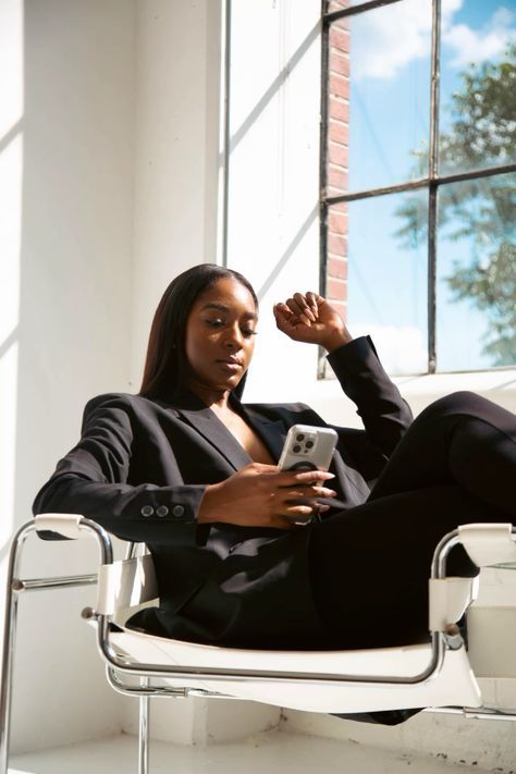 Power Photoshoot Women, Personal Brand Headshots, Suits Photoshoot Women, Boss Lady Shoot, Marketing Agency Photoshoot Ideas, Creative Professional Headshots, Psychologist Photoshoot, Black Real Estate Women, Black Business Woman Aesthetic