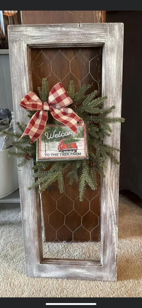 Wooden Crates Christmas, Shutter Ideas, Chicken Wire Crafts, Shutter Decor, Christmas Signs Diy, Window Crafts, Christmas Window Decorations, Country Christmas Decorations, Christmas Decorations Bedroom