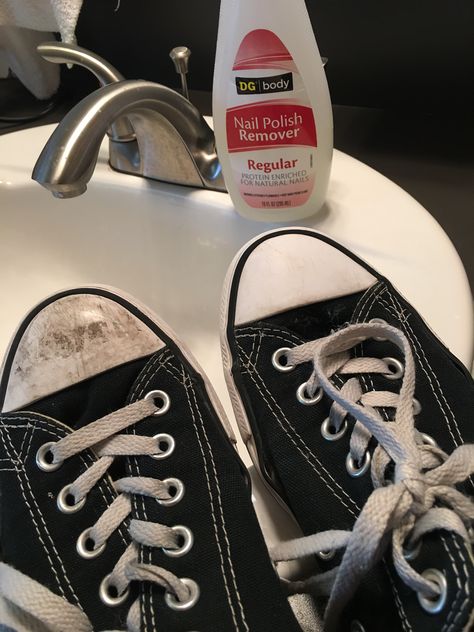 Clean your Converse with nail polish remover Cleaning Converse, Tenis Converse, Summer Things, Diy Cleaners, Clean Living, Polish Remover, Nail Polish Remover, Diy Shoes, Natural Nails