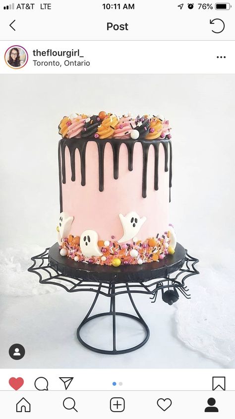 Pastel Halloween Birthday Cake, Halloween Drip Cake, Girly Halloween Cake, Pastel Halloween Cake, Spooky Birthday Cake, Cute Halloween Cakes, Halloween Birthday Cake, Halloween Torte, Pasteles Halloween