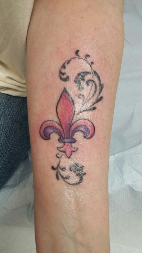 My Fleur de lis tattoo Tattoo Ideas On Leg, Lis Tattoo, Women Tattoos, Arm Tattoos, Ink Ideas, Love Tattoos, Ink Art, Tattoos And Piercings, Arm Tattoo