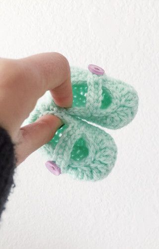 Preemie Mary Janes Micro Preemie Crochet Patterns, Angel Baby Patterns, Crochet Mary Janes, Crochet Booties Pattern, Preemie Crochet, Crochet Socks Pattern, Crochet Baby Booties Pattern, Crochet Shoes Pattern, Baby Booties Pattern