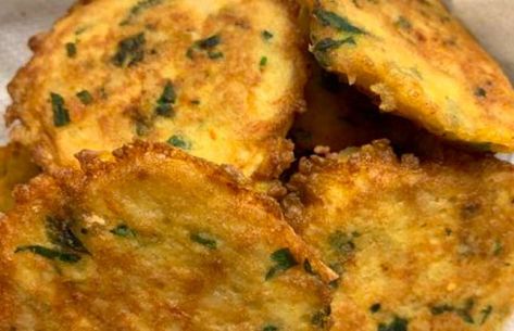 Cod Fish Cakes Recipe, Portugal Recipes, Cod Fish Cakes, Portuguese Foods, Fish Cakes Recipe, Portugal Food, Fried Cod, Fish Cakes, Portuguese Food