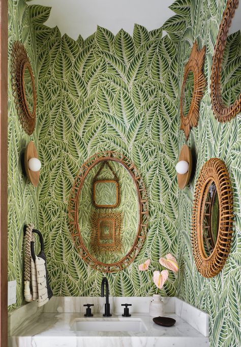 Vintage Bathroom Wallpaper, Bathroom Wallpaper Inspiration, Jeff Andrews Design, Martyn Lawrence Bullard Design, Melanie Turner Interiors, Bathroom Wallpaper Modern, Wallpaper Powder Room, Calm Room, Powder Room Wallpaper