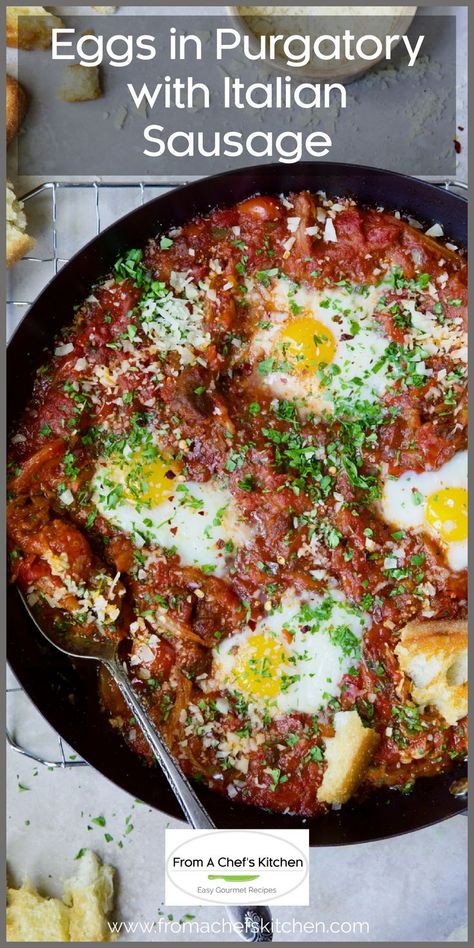 Eggs in Purgatory with Italian Sausage in skillet on cooling rack garnished with parsley and Parmesan cheese with serving spoon. What To Make For Breakfast, Dinner Eggs, Sausage And Vegetables, Eggs In Purgatory, Italian Eggs, Breakfast Sausage Recipes, Italian Breakfast, Healthy Weeknight Meals, Bacon Breakfast