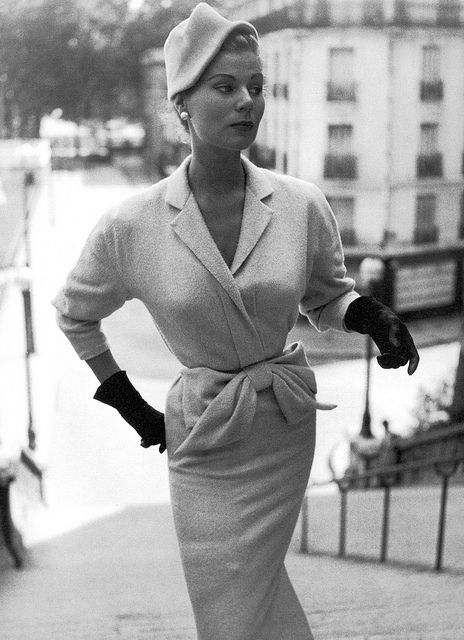 Stella. <3 1953 Suzy Parker, Istoria Modei, Jacques Fath, Elegant Wear, Mode Retro, Glamour Vintage, Vintage Suit, Robes Vintage, Fifties Fashion