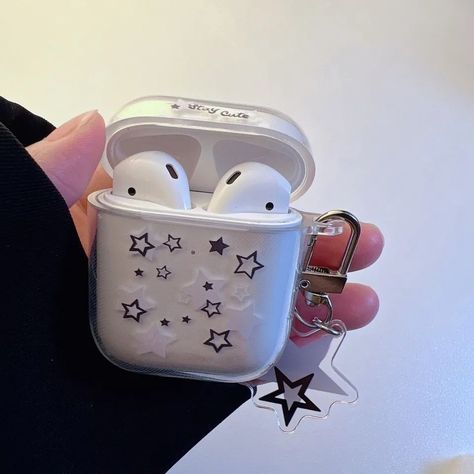 Airpod Aesthetic Case, Cute Airpods Case Aesthetic, Aesthetic Airpods Case, Airpods Case Aesthetic, Fone Apple, Skins Fashion, Earphones Aesthetic, Airpods Aesthetic, Aesthetic Airpods