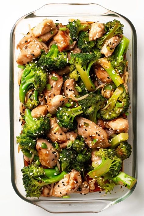 This Keto Chicken & Broccoli Stir Fry is so Good, You'll Forget You're on a Diet Keto Chicken And Broccoli, Broccoli Bowls, Keto Chicken Broccoli, Chicken And Broccoli Stir Fry, Chicken Broccoli Stir Fry, Cauliflower Stir Fry, Bowl Meals, Mushroom Stir Fry, Garlic And Ginger