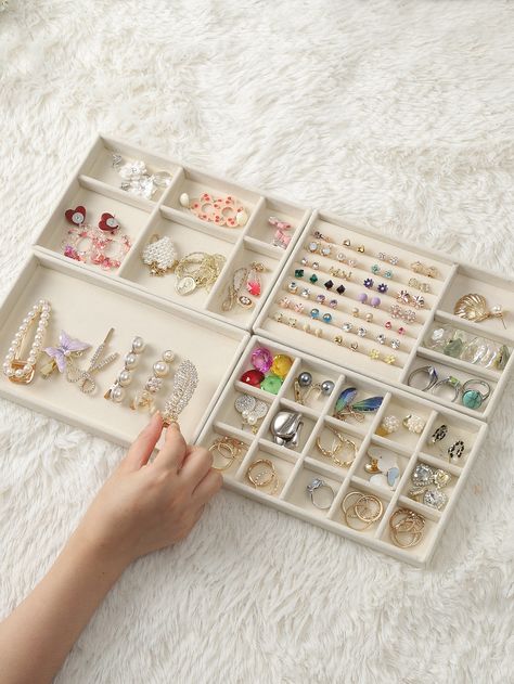 Beis  Collar  Tela  Organizadores de Anillos Embellished Organizar Joyas Ideas, Alajeros Ideas, Toy Tray, Fabric Ring, Jewellery Storage Display, Jewelry Tray Organizer, Bracelet Organizer, Jewelry Display Case, Permanent Jewelry