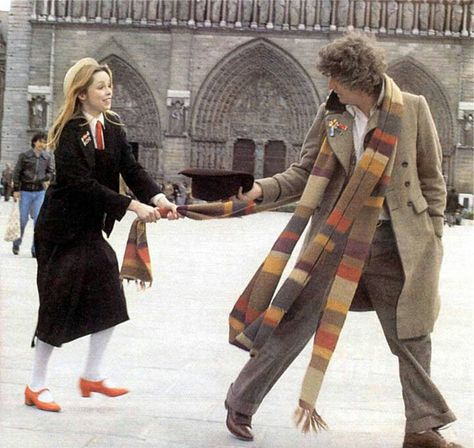 The fourth doctor and Romana. Lalla Ward, Doctor Who Scarf, Doctor Who Craft, Doctor Who Episodes, 4th Doctor, Classic Doctor Who, Wibbly Wobbly Timey Wimey Stuff, Timey Wimey Stuff, Dr Who